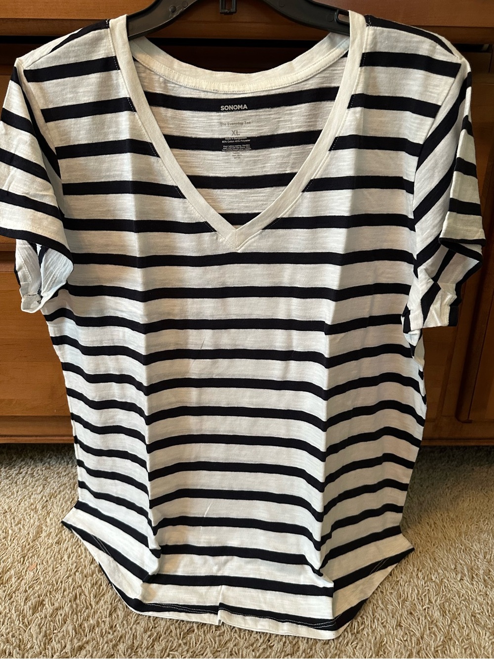 NWT SONOMA VNECK T